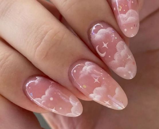 Descubre el nail art de nubes que conquista corazones y tendencias