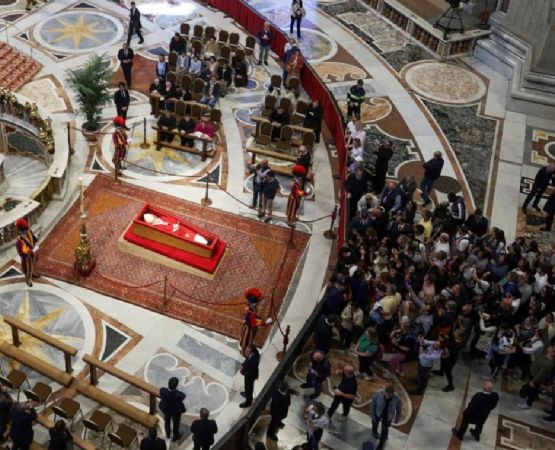 Un adiós que unió al mundo: el último saludo al Papa en el Vaticano