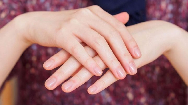 Descubre el secreto para unas uñas más hidratadas y fuertes: el nail slugging