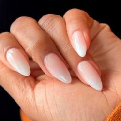 Dile adiós a la manicura tradicional y dale la bienvenida a las Naked Nails