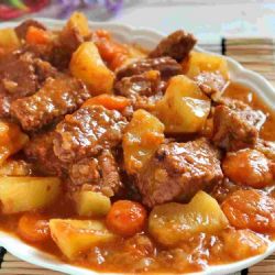 Estofado de ternera con papas: la receta reconfortante que calienta el alma y nunca falla
