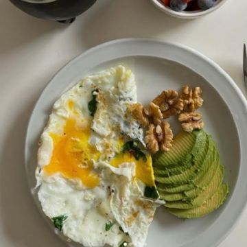 El Arte de Desayunar Bien: Claves Nutricionales para Desayunos Sanos, Sacianes y Llenos de Energía